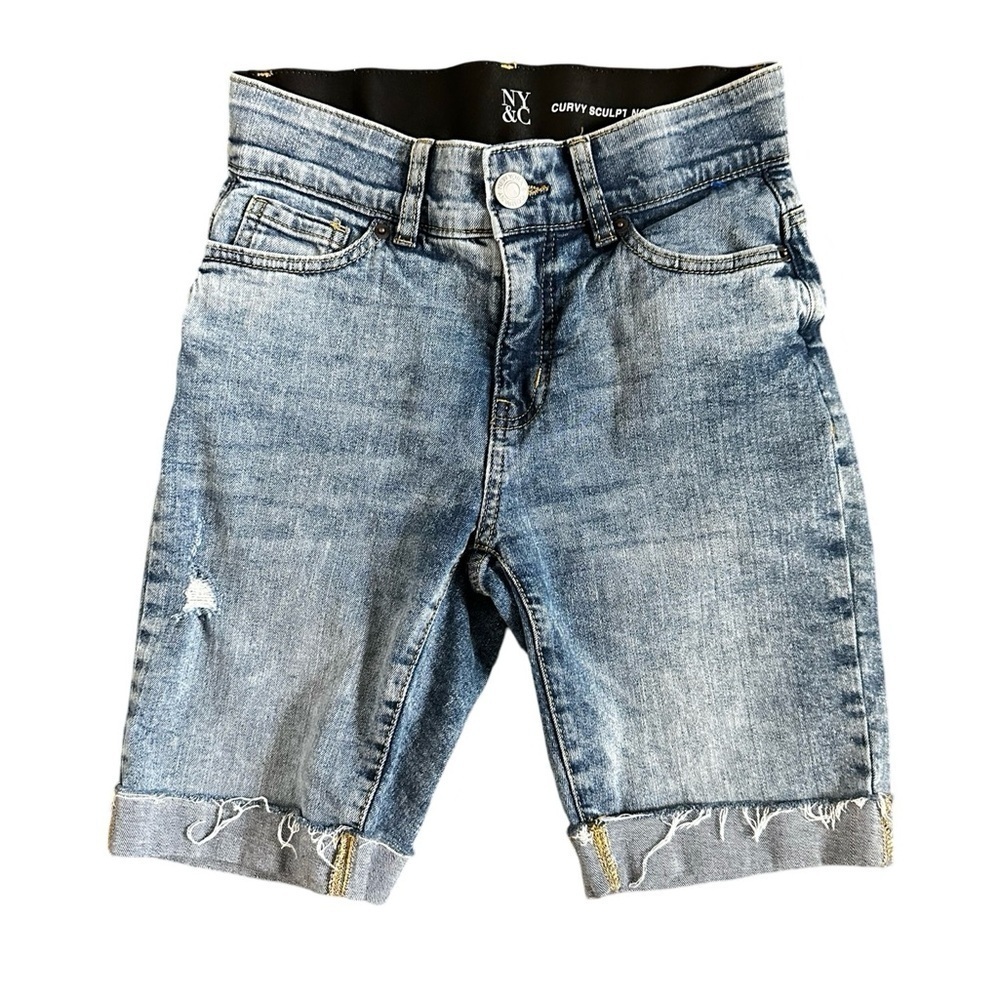 NY&Co. Bermuda Style Curvy NG Short Frayed Cuff Acid Wash Blue Women Size 4.